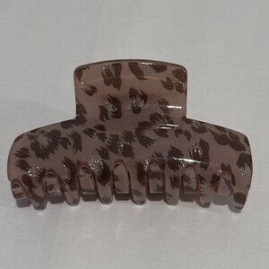 🤎✨ Leopard Hair Claw Clip – Soft Feminine Pattern – High Quality – From Japan ✨